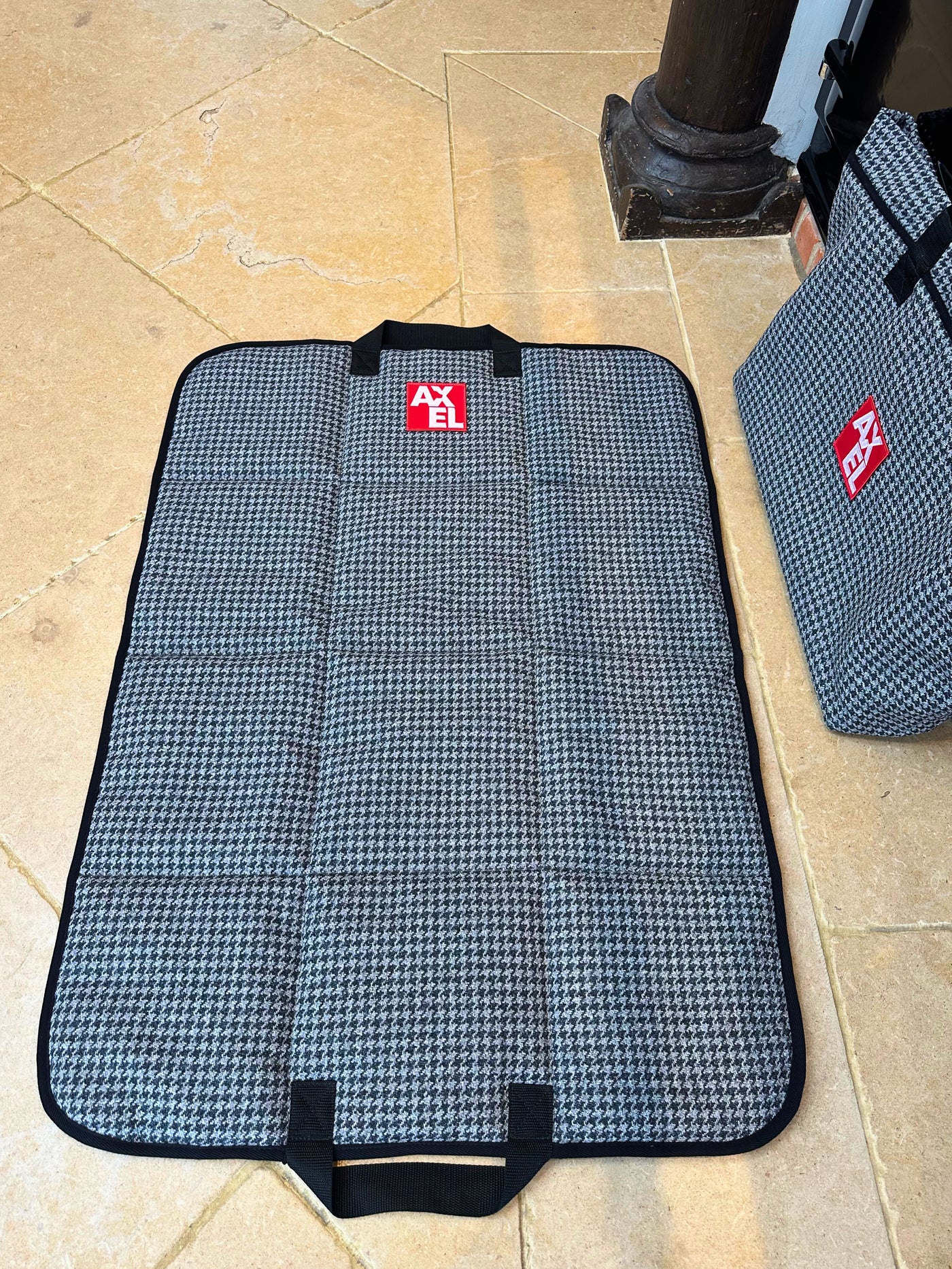 Houndstooth Dog Travel Mat