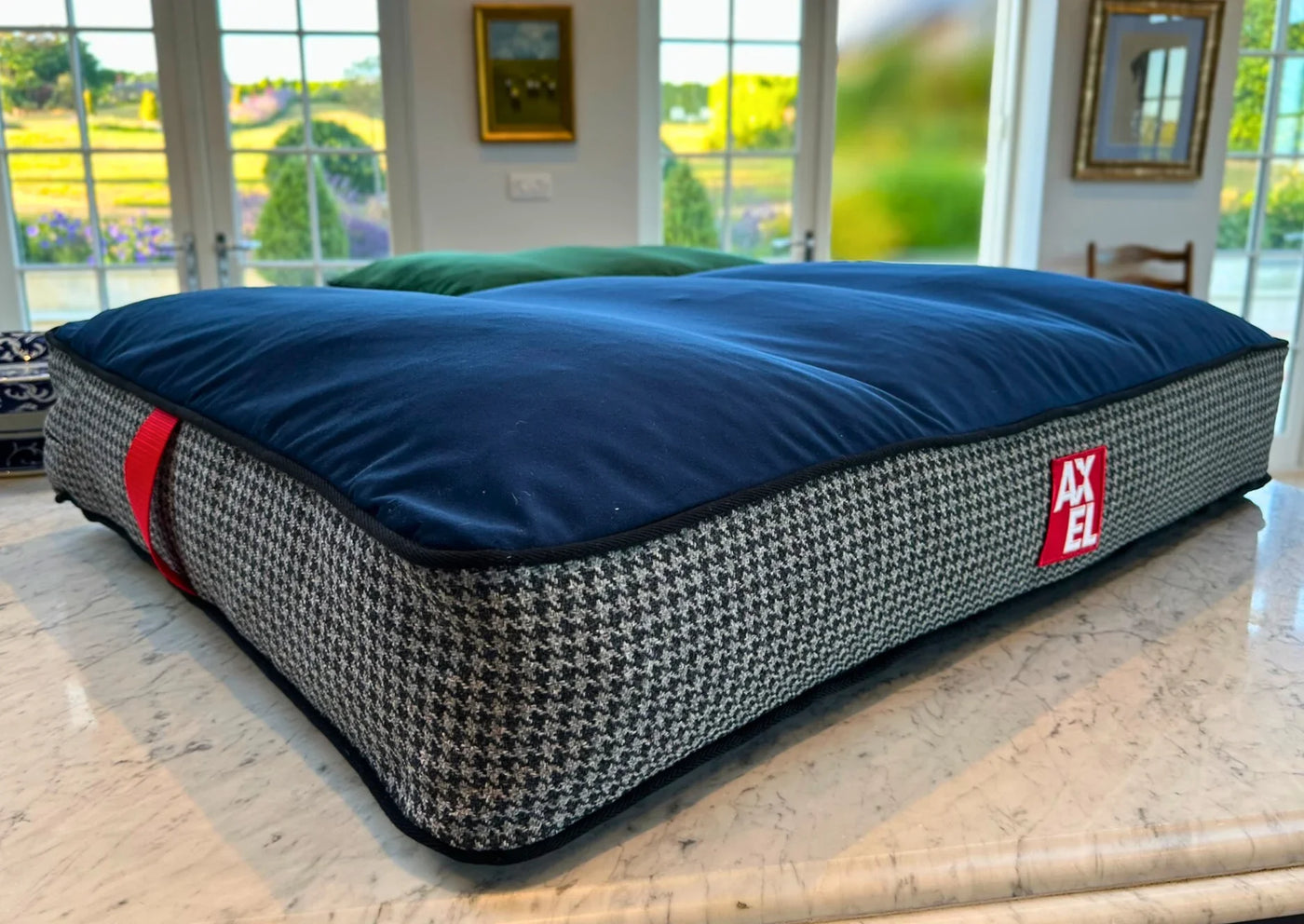Heritage Velvet Dog Bed