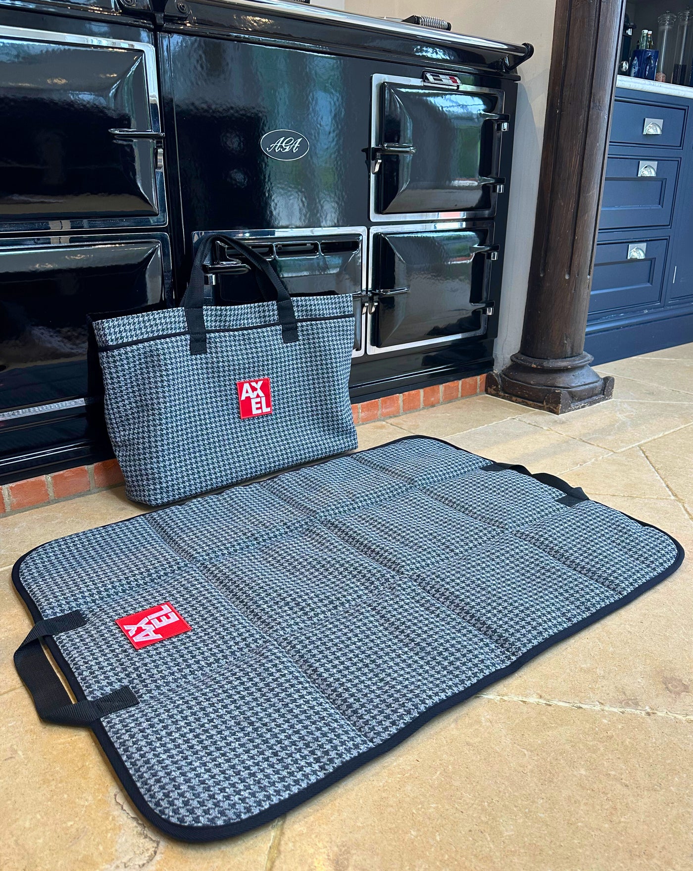 Houndstooth Dog Travel Mat