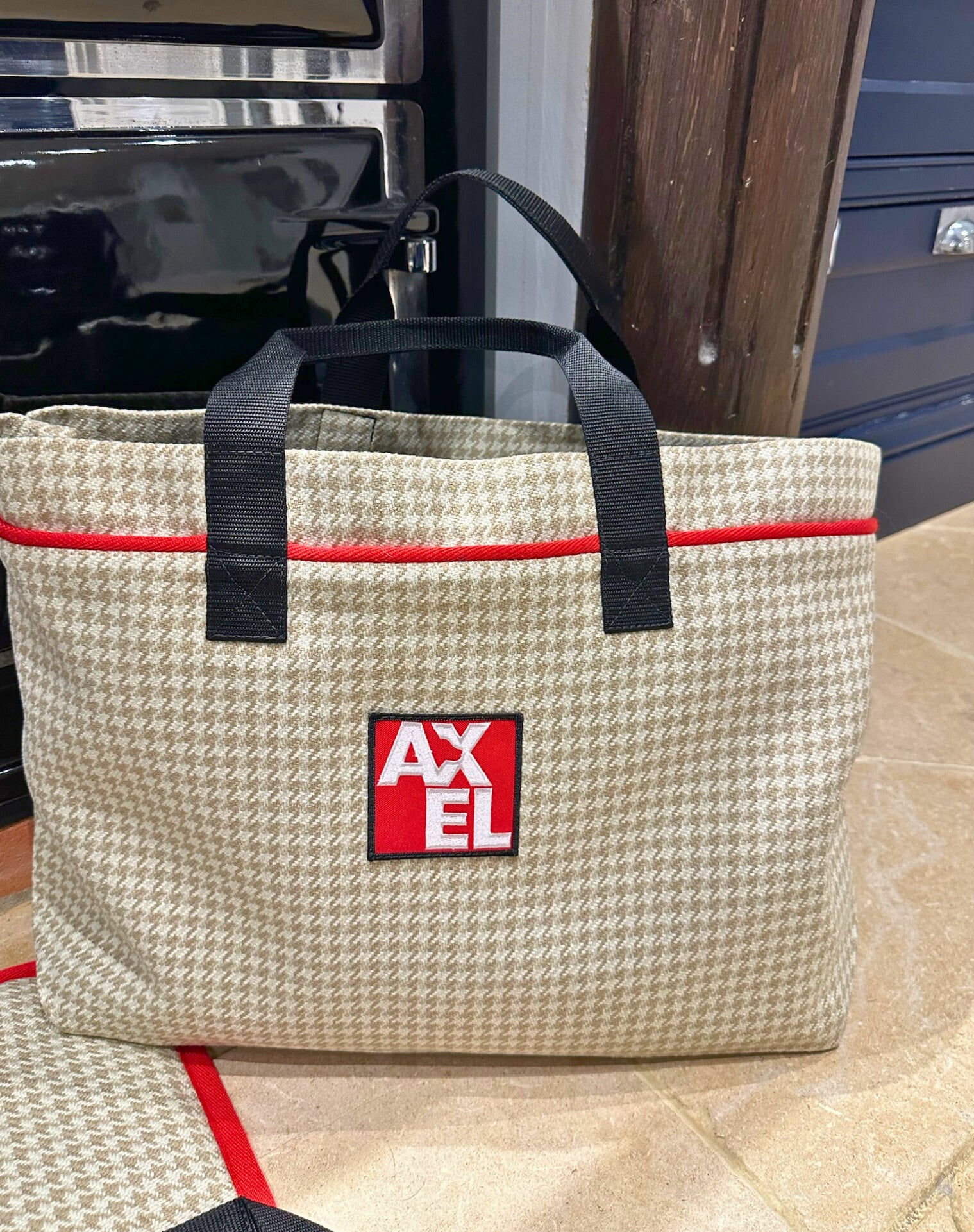 The Chelsea Travel Bag - Axel Dog Beds