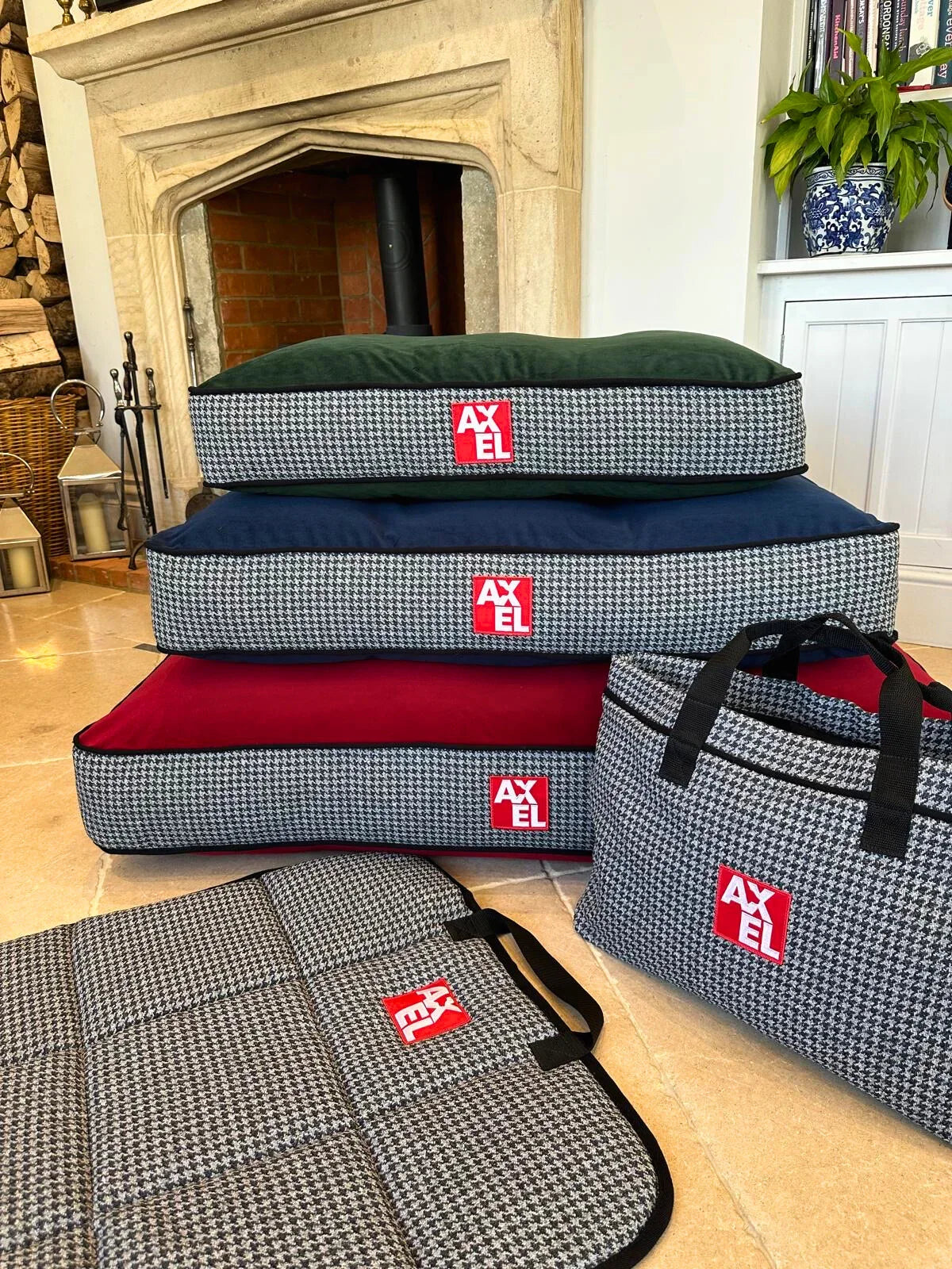 The Heritage Velvet Beds - Axel Dog Beds
